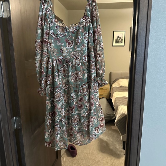 By The River Dresses & Skirts - Gorgeous green and burgundy dress size Sm